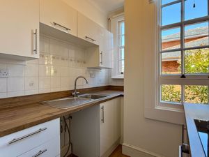 Kitchen- click for photo gallery